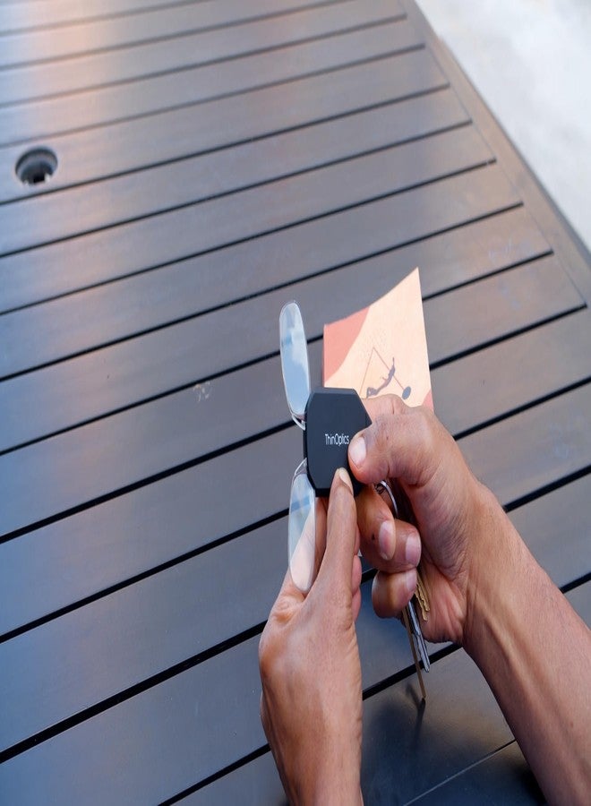 ثين أوبتيكس نظارات قراءة ThinOptics للجنسين للبالغين، توضع على الأنف، مع حافظة، نظارات محمولة ومريحة للرجال والنساء، رفيعة ومتينة، سهلة التعليق على سلسلة المفاتيح أو حقيبة الظهر أو حقيبة الجولف، إطار أسود، حافظة فضية، 20x، أسود، 44 مم أمريكي - Image 3